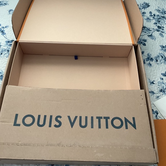 Louis Vuitton Dust Bag and shipping box - Picture 4 of 4